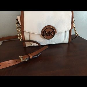 Crossbody Michael Kors purse